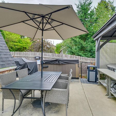 Puget Sound Cabin With Hot Tub And Water Views! 브레머턴 외부 사진