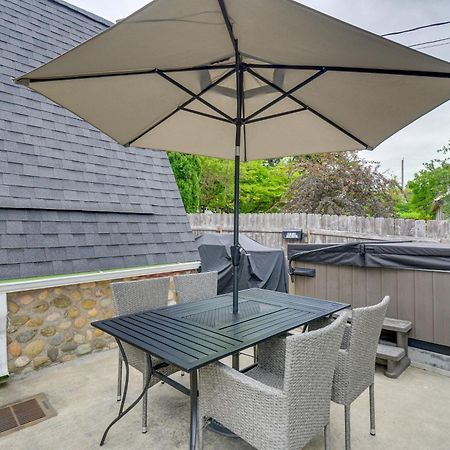 Puget Sound Cabin With Hot Tub And Water Views! 브레머턴 외부 사진
