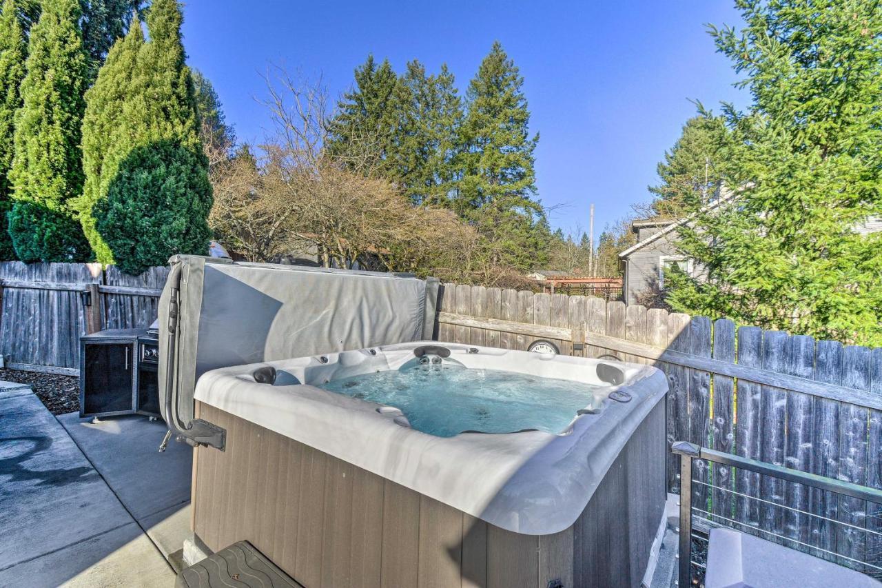 Puget Sound Cabin With Hot Tub And Water Views! 브레머턴 외부 사진