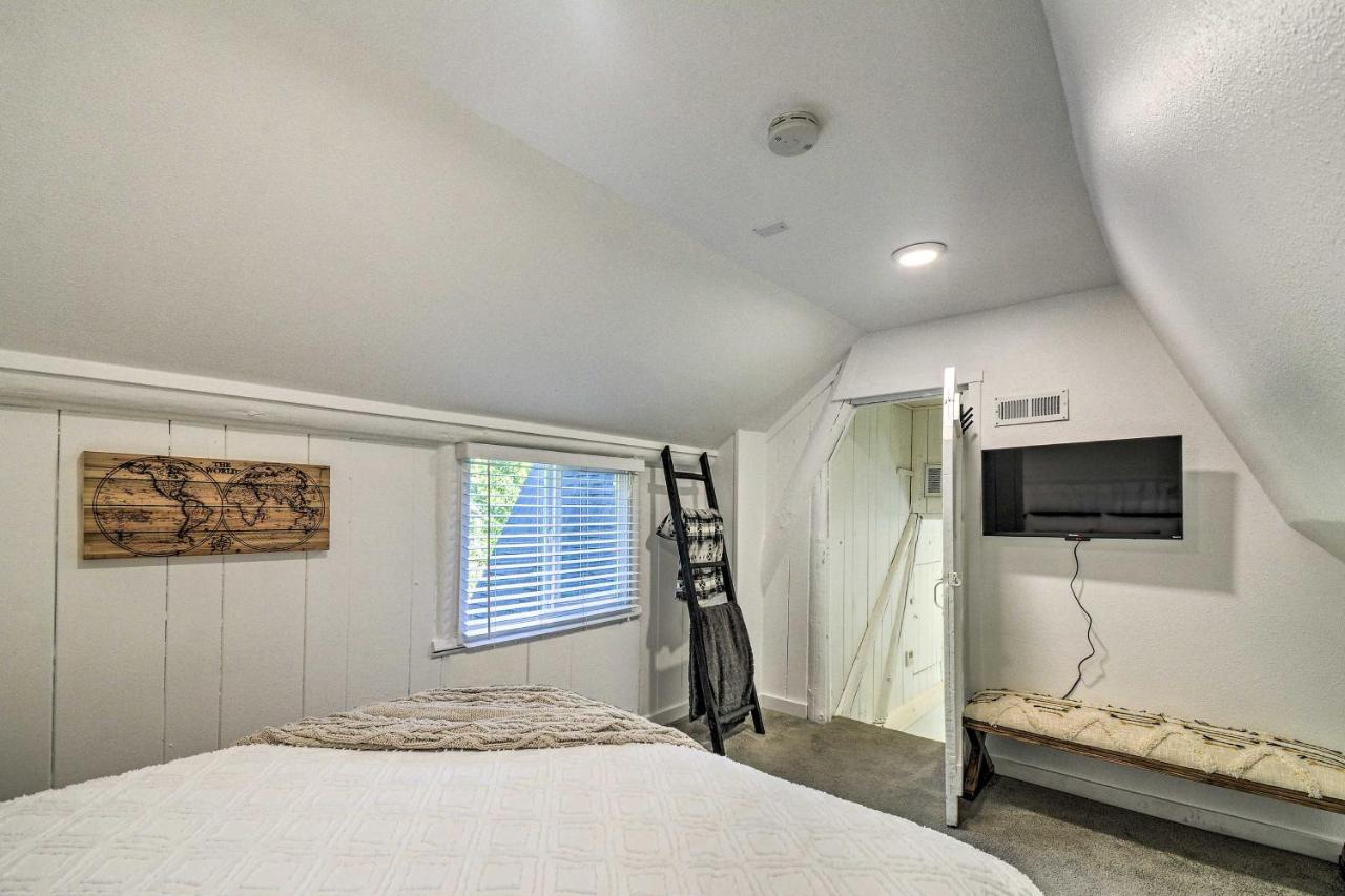 Puget Sound Cabin With Hot Tub And Water Views! 브레머턴 외부 사진