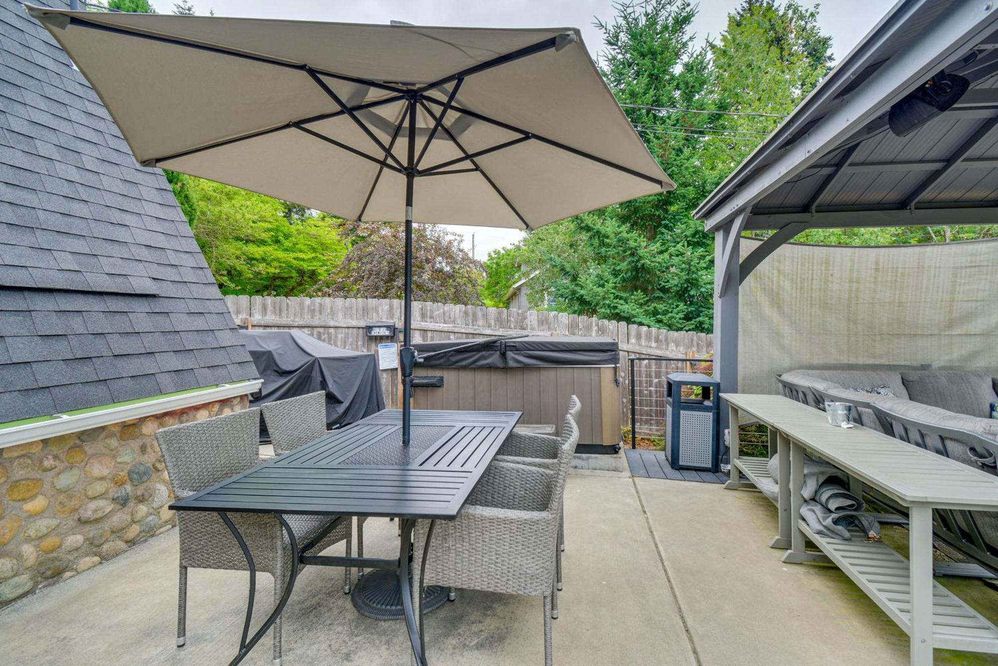 Puget Sound Cabin With Hot Tub And Water Views! 브레머턴 외부 사진