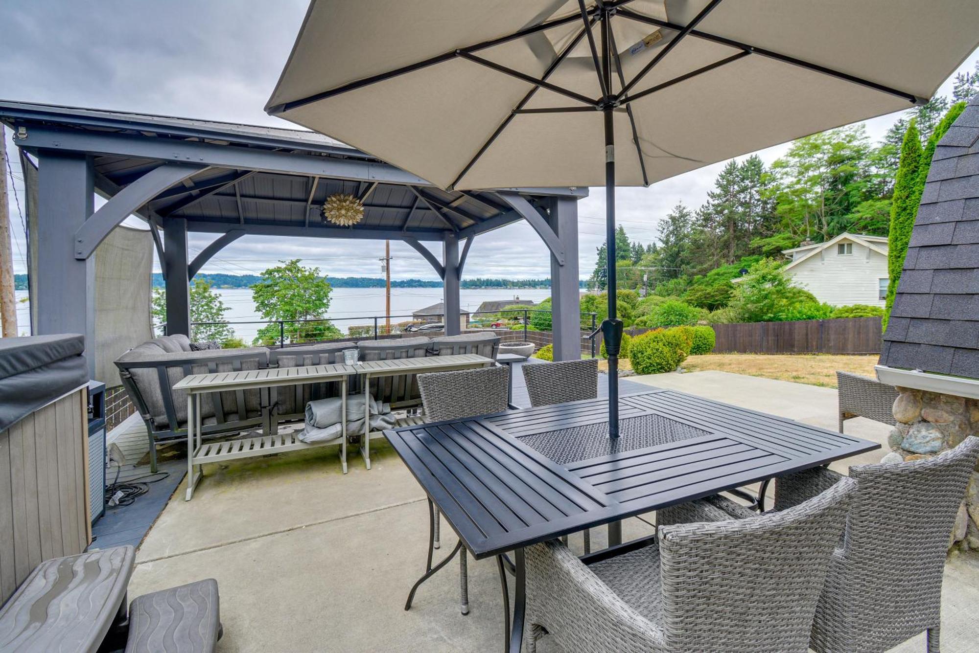 Puget Sound Cabin With Hot Tub And Water Views! 브레머턴 외부 사진